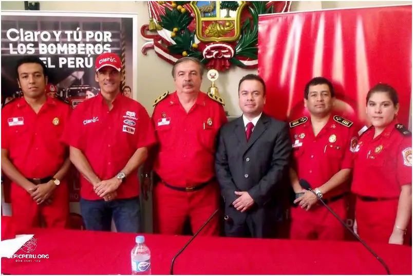 ¡Mira el Uniforme De Perú Rojo!