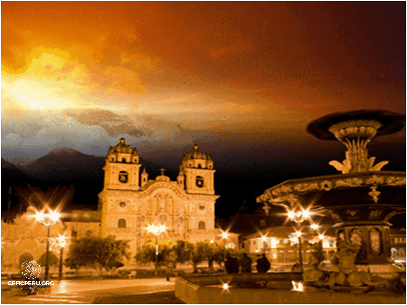 Impresionante vista en la Plaza De Armas Puno, Perú.