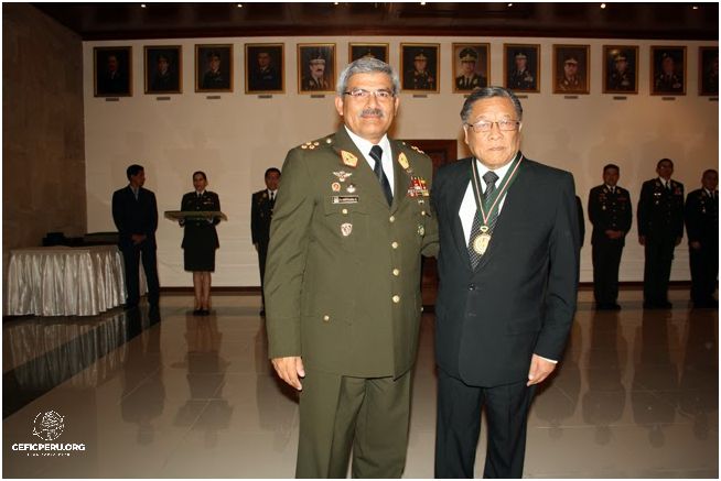 Conozca a los Héroes Militares Y Civiles Del Perú