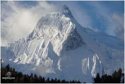 ¡Descubre La Montaña Mas Alta Del Peru!