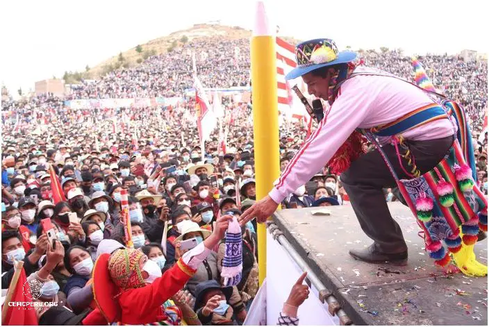 ¡La Dictadura de Perú: ¿Cómo Llegamos Aquí?